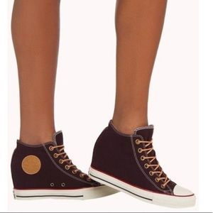Converse Women's Sneakers in Dark Brown and Tan